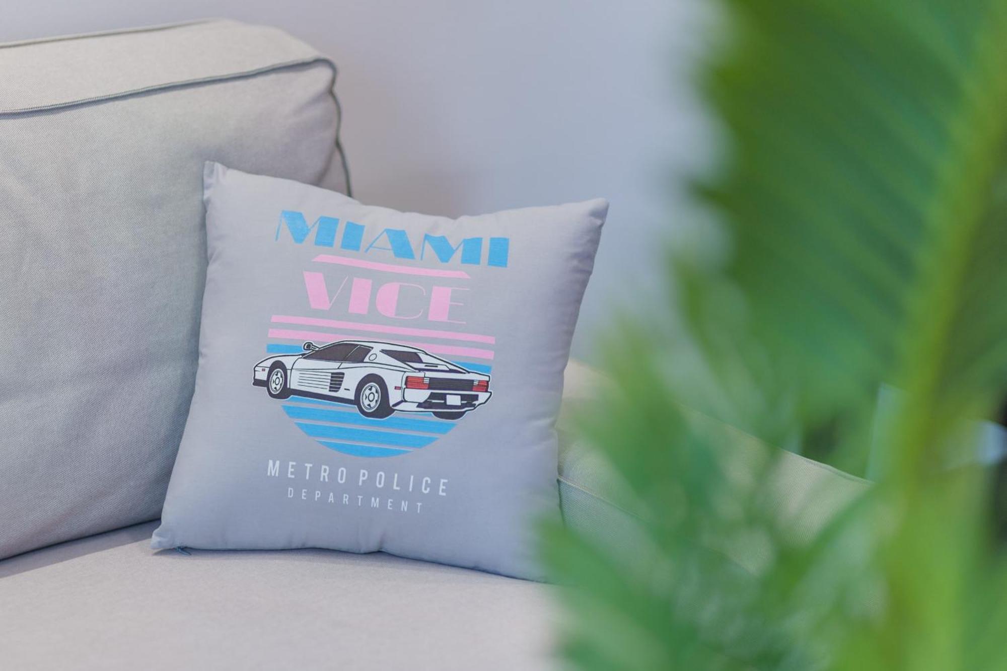 Miami Vice Apartment With Balcony บูดาเปสต์ ภายนอก รูปภาพ