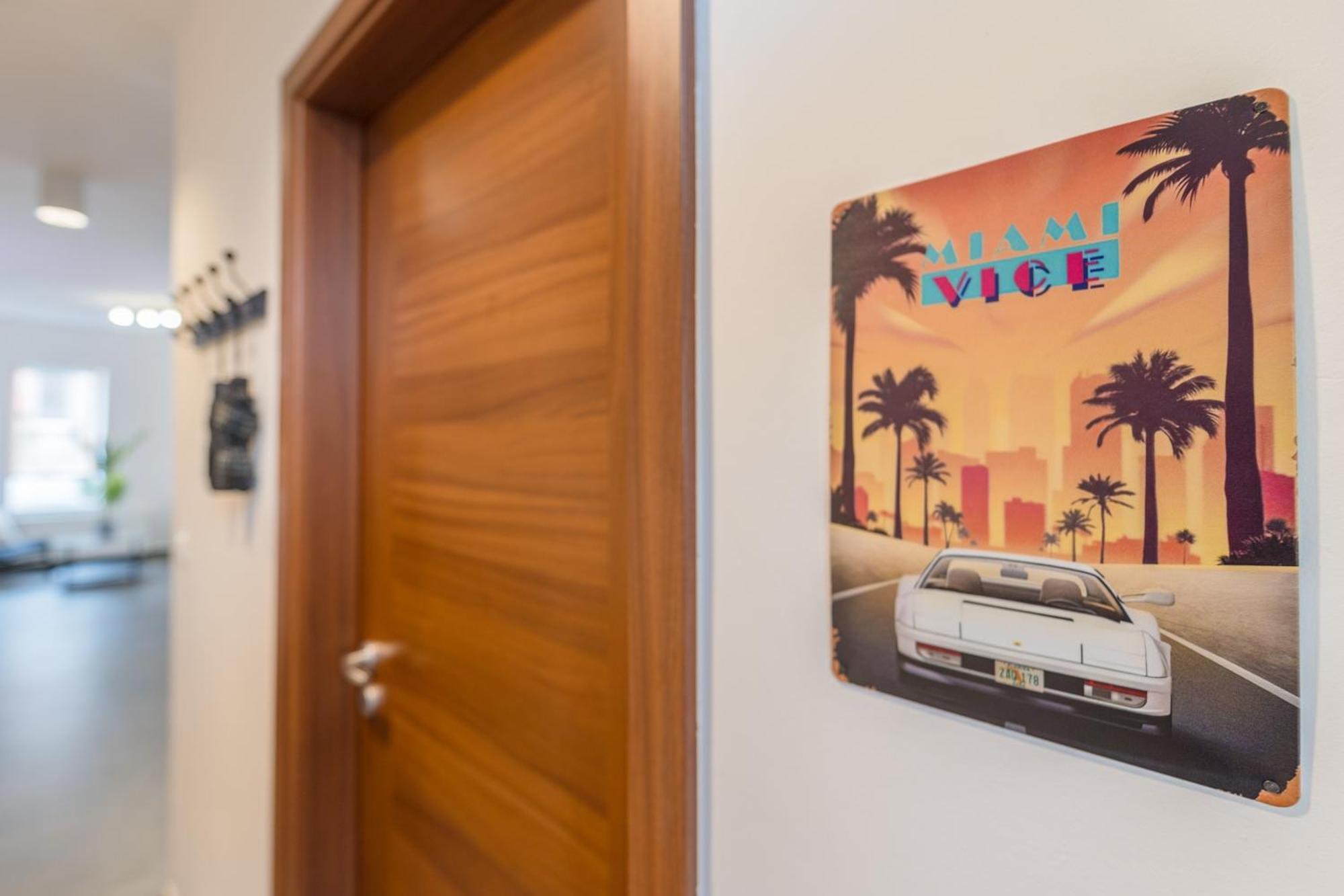 Miami Vice Apartment With Balcony บูดาเปสต์ ภายนอก รูปภาพ