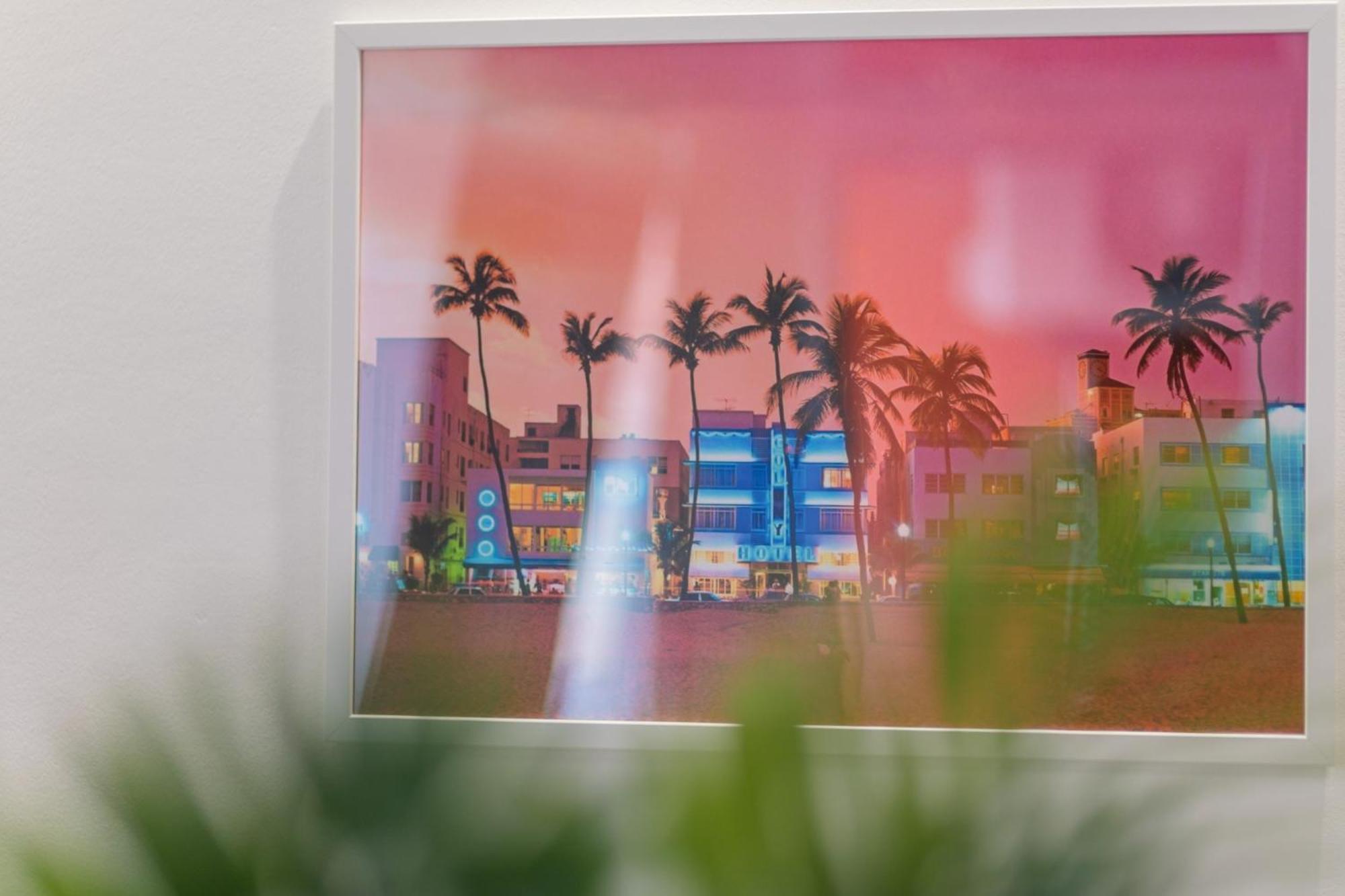 Miami Vice Apartment With Balcony บูดาเปสต์ ภายนอก รูปภาพ
