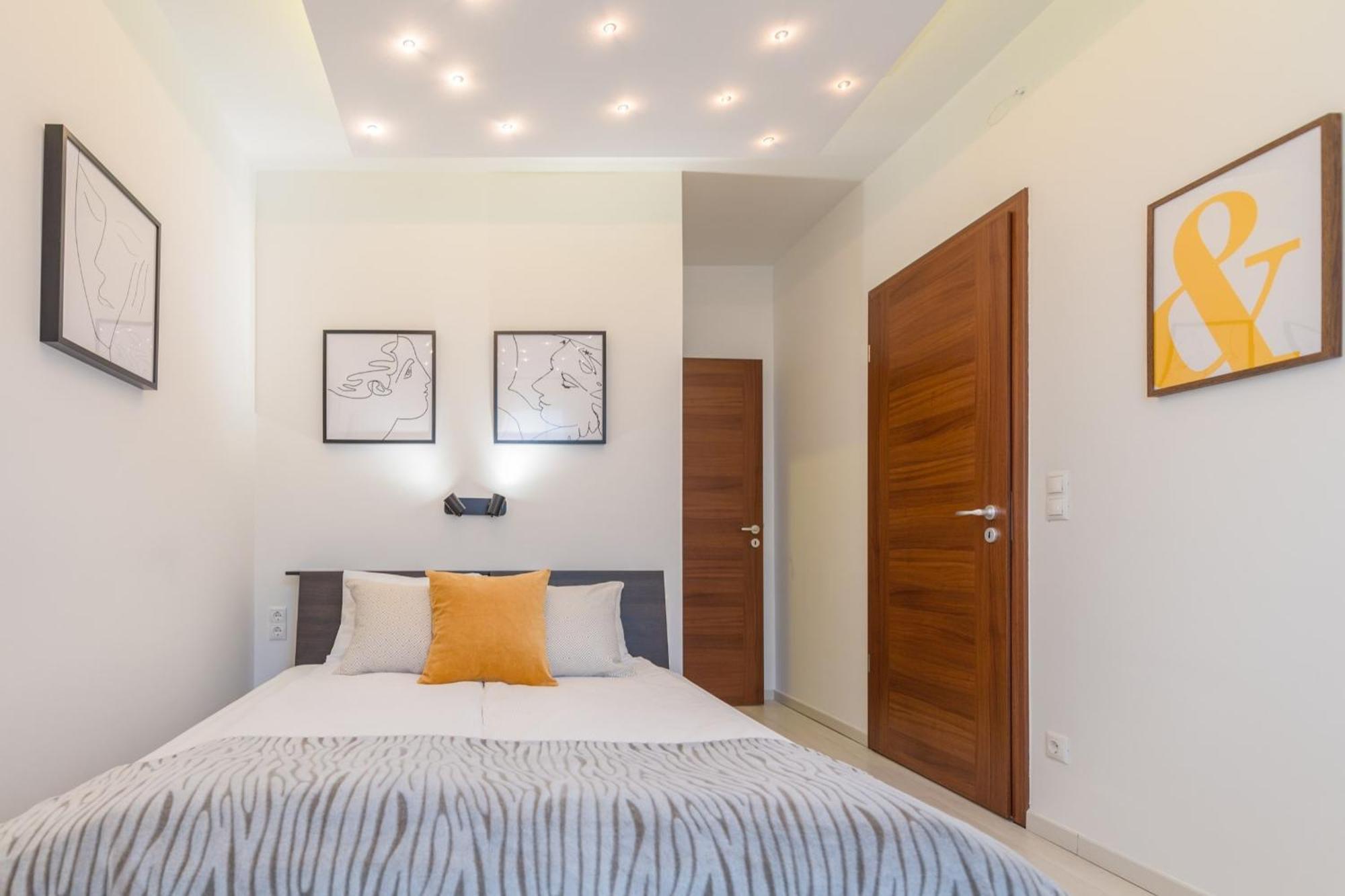 Miami Vice Apartment With Balcony บูดาเปสต์ ภายนอก รูปภาพ