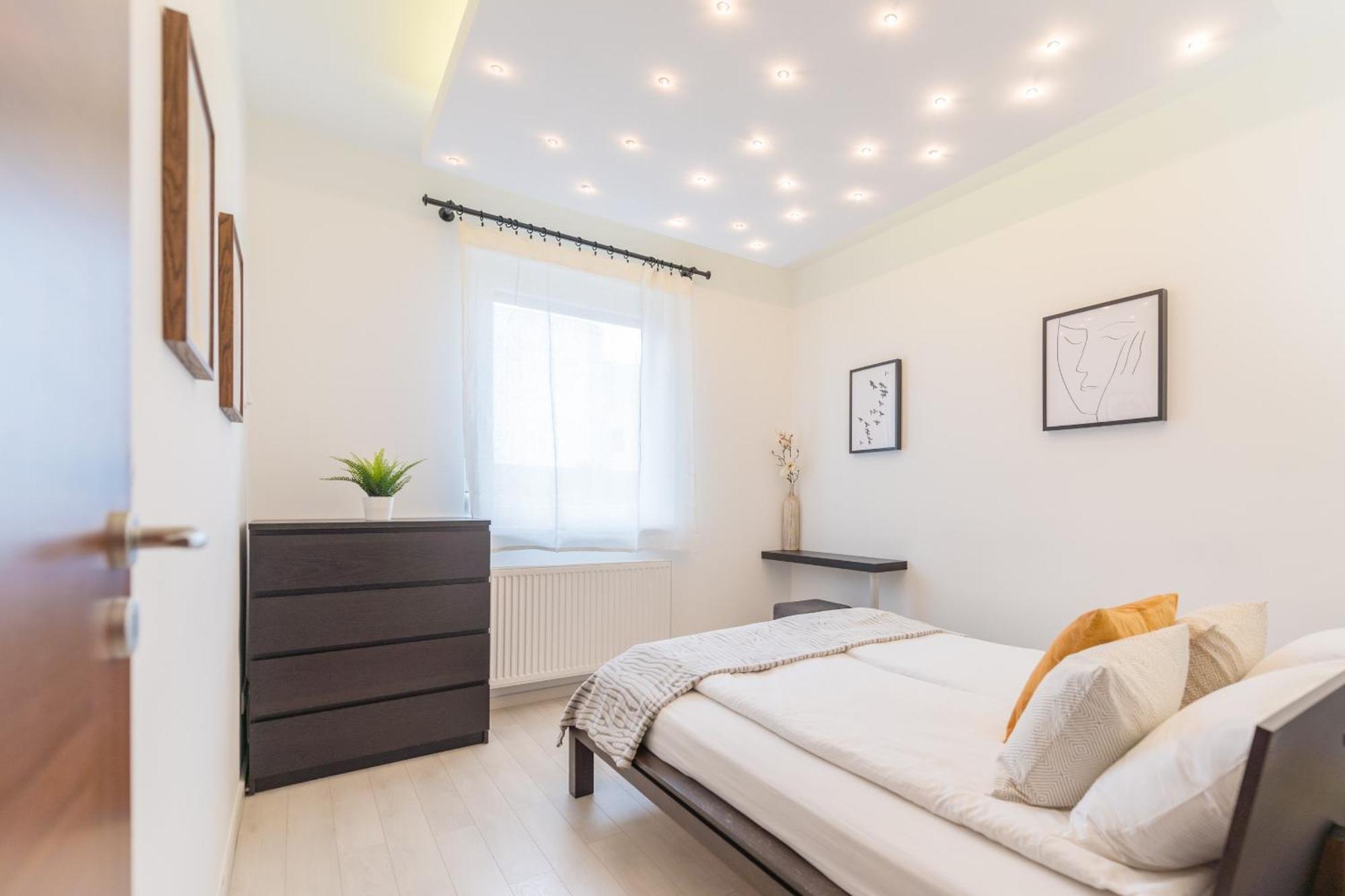 Miami Vice Apartment With Balcony บูดาเปสต์ ภายนอก รูปภาพ